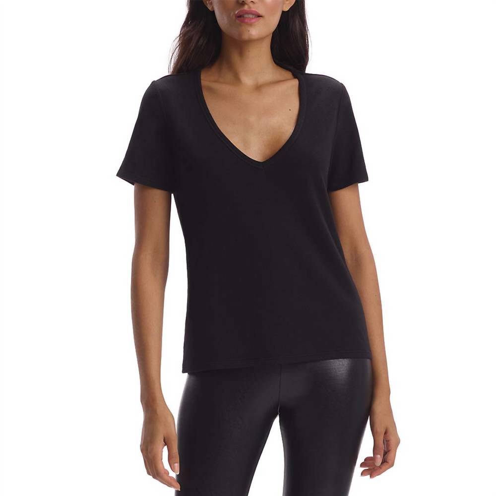 NEW COMMANDO cloud short sleeve v-neck tee in black